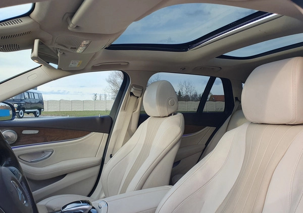 Mercedes-Benz Klasa E cena 139999 przebieg: 248000, rok produkcji 2017 z Biała małe 667